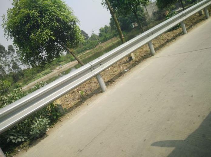 波形護欄生產(chǎn)廠家